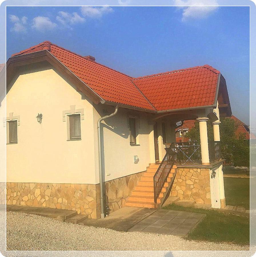 Kleines Haus Apartment Heviz Exterior photo